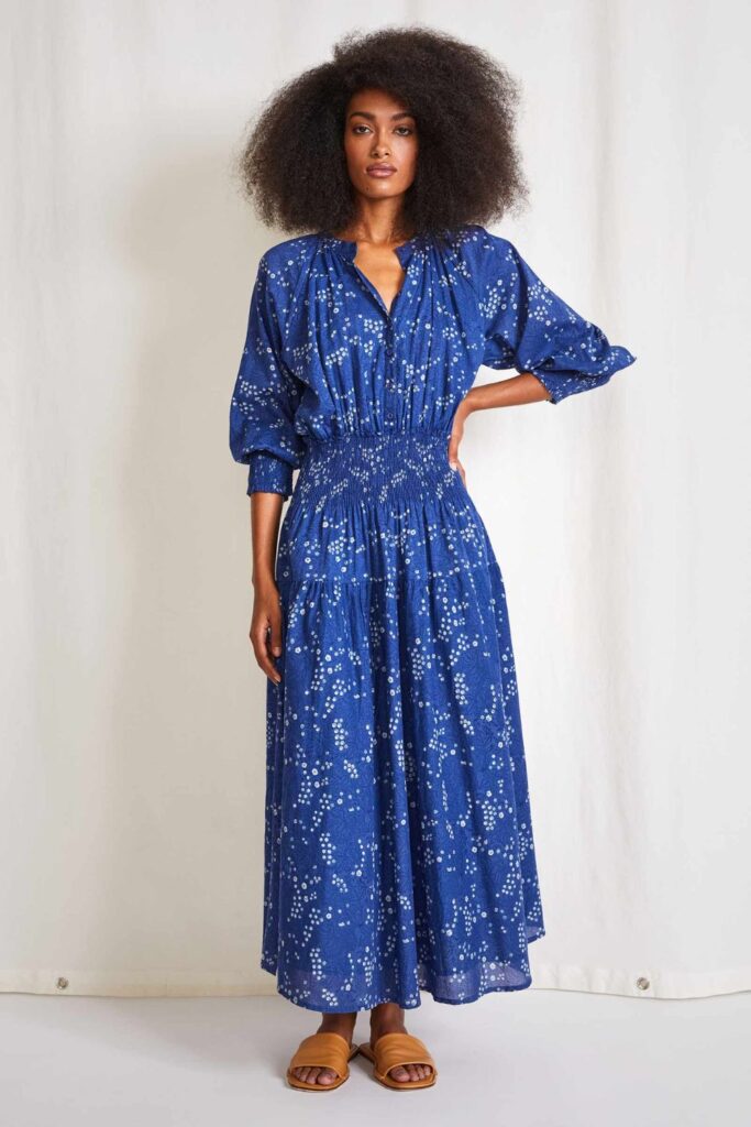 To help you find that ethically beautiful dress, here are some of the best fair trade and/or ethical dress brands who can help you minimize your environmental and social impact. Image by Apiece Apart #fairtradedresses #ethicaldresses #sustainabledresses #sustainablejungle