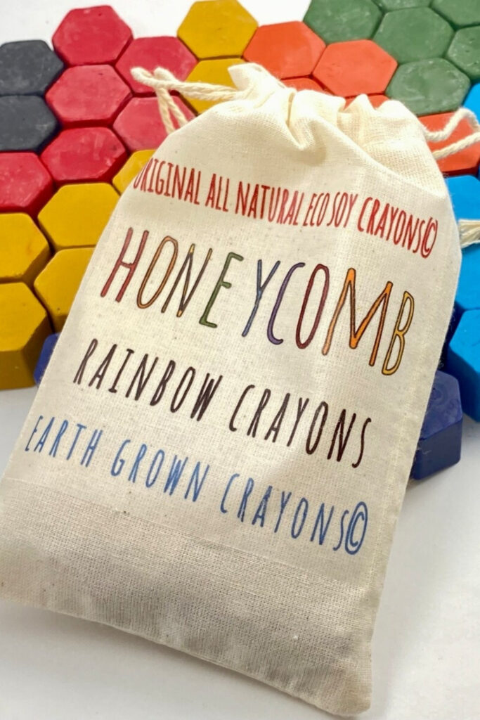 14 Eco Friendly School Supplies & Stationery Brands for an A+ in Sustainability #zerowasteschoolsupplies #ecofriendlyschoolsupplies #sustainablestationery #sustainablejungle Image by Earth Grown Crayons