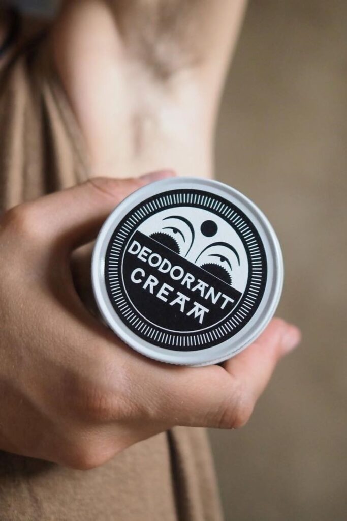 We’re meant to sweat. So finding the best natural and environmentally friendly deodorant, one that really works and is actually natural is pretty important! Here's our list...  Image by Fat and the Moon #environmentallfriendlydeodorant #sustainablejungle