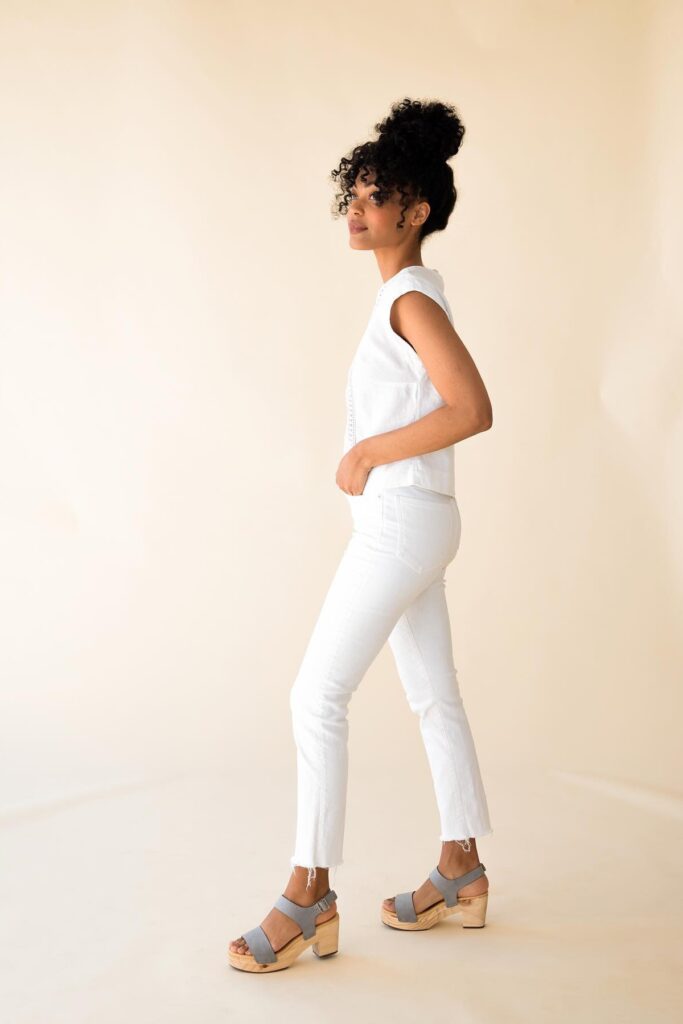 After spending lots of time researching what makes fashion sustainable, we now present this masterlist of the best sustainable clothing brands... Image by Nisolo #sustainableclothing #ethicalfashion