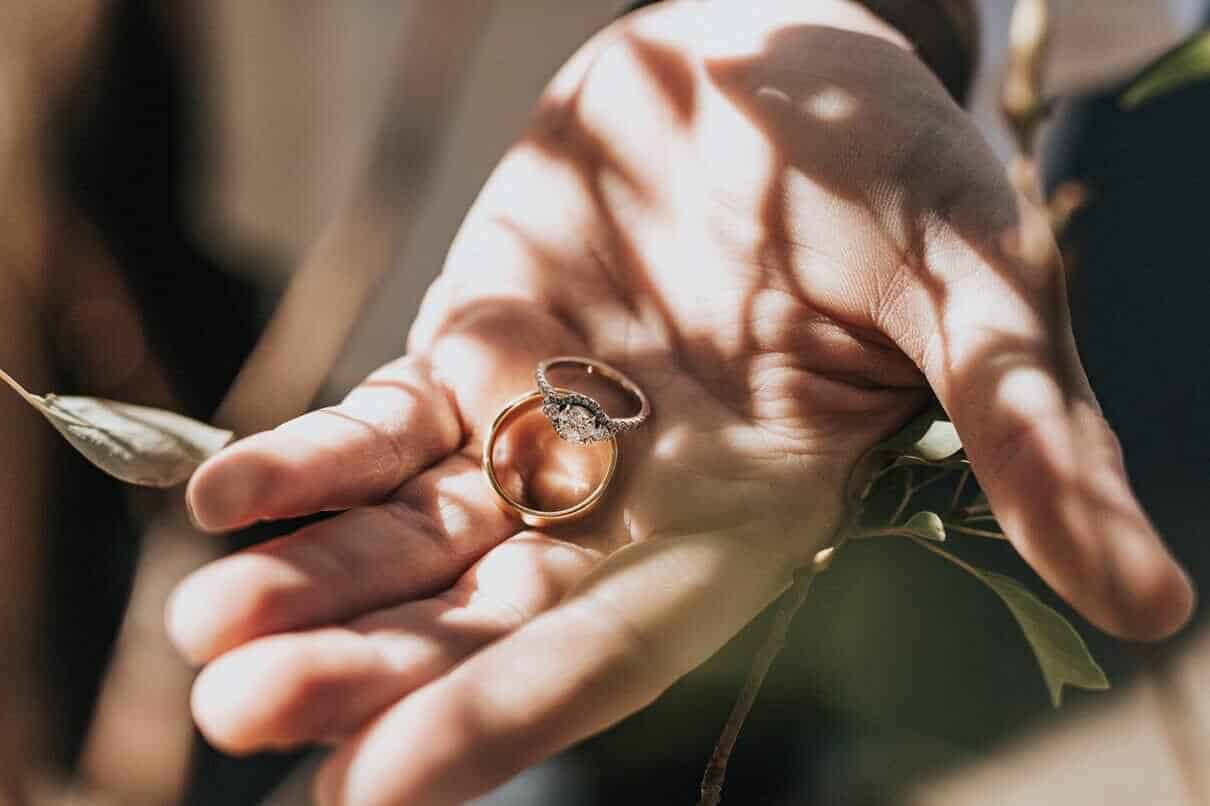 Looking at sustainable and ethical jewelry is like looking at sustainable fashion: overwhelmingly complicated. How do we sort the diamonds from the coal? Photo by Tyler Nix on Unsplash #ethicaljewelry #sustainablejewelry