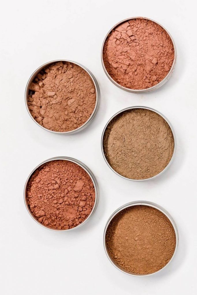 Finding zero waste makeup alternatives is no easy feat, because traditional containers are difficult (at best) to recycle, being often comprised of composite materials and components Image by Bee You Organics #zerowastemakeup