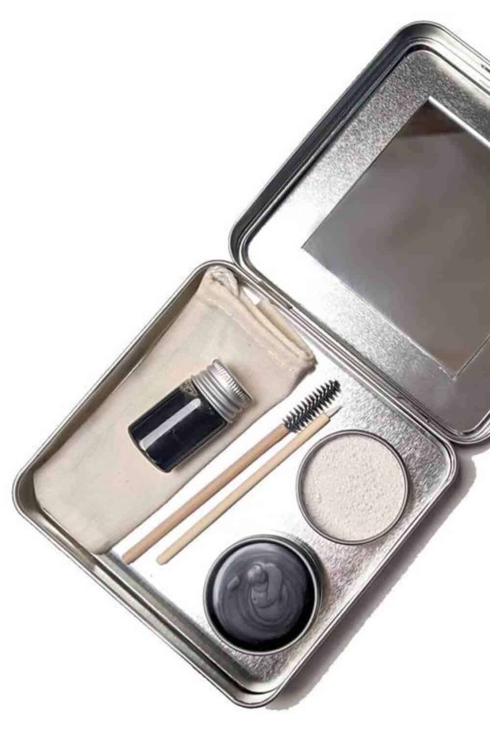 Finding zero waste makeup alternatives is no easy feat, because traditional containers are difficult (at best) to recycle, being often comprised of composite materials and components Image by Clean Faced Cosmetics #zerowastemakeup