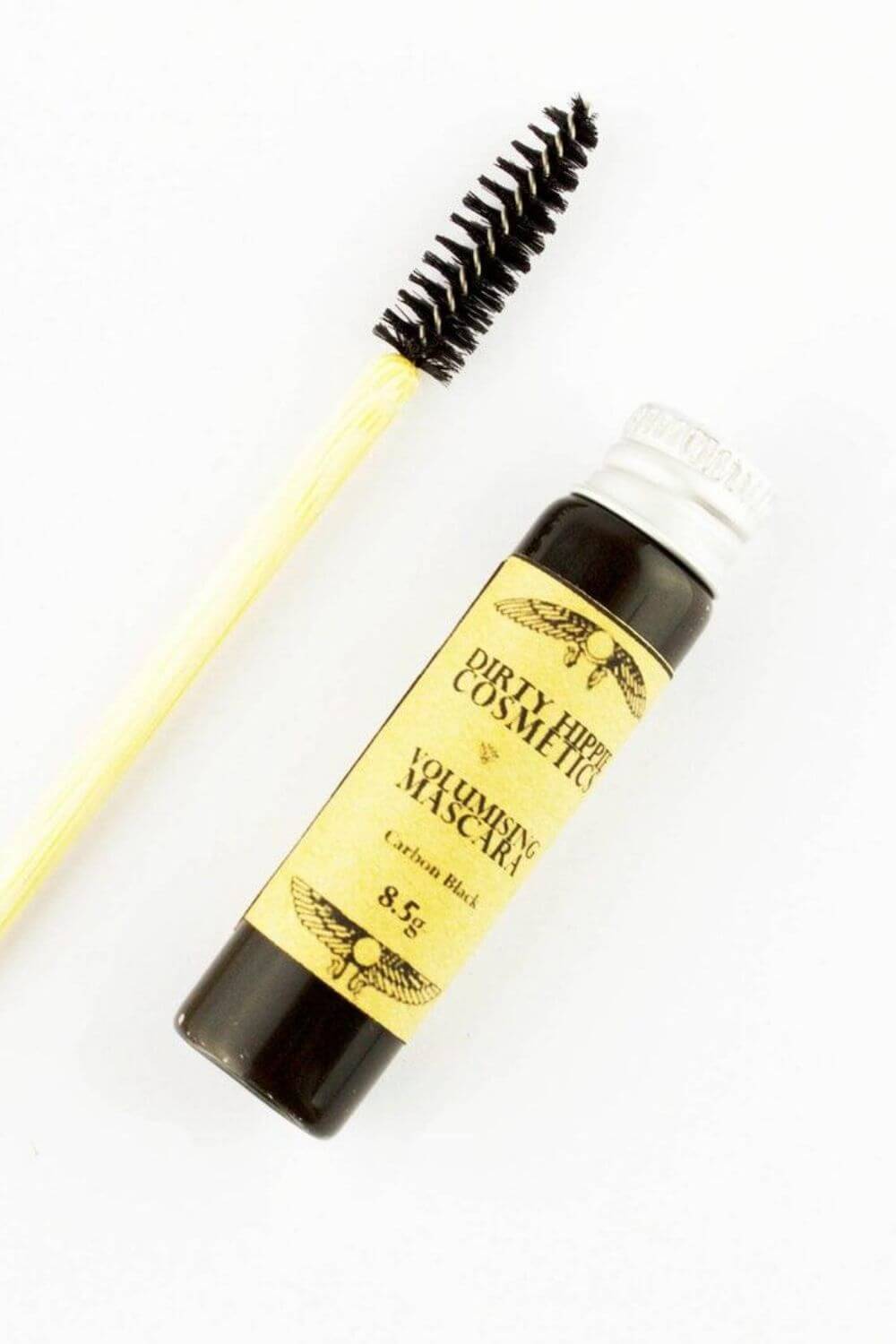 Zero waste looks good on everyone, just like long lashes! Lucky for us, the two aren’t mutually exclusive. Here's a list of our favourite zero waste options Image by Dirty Hippie Cosmetics #zerowastemascara #zerowaste