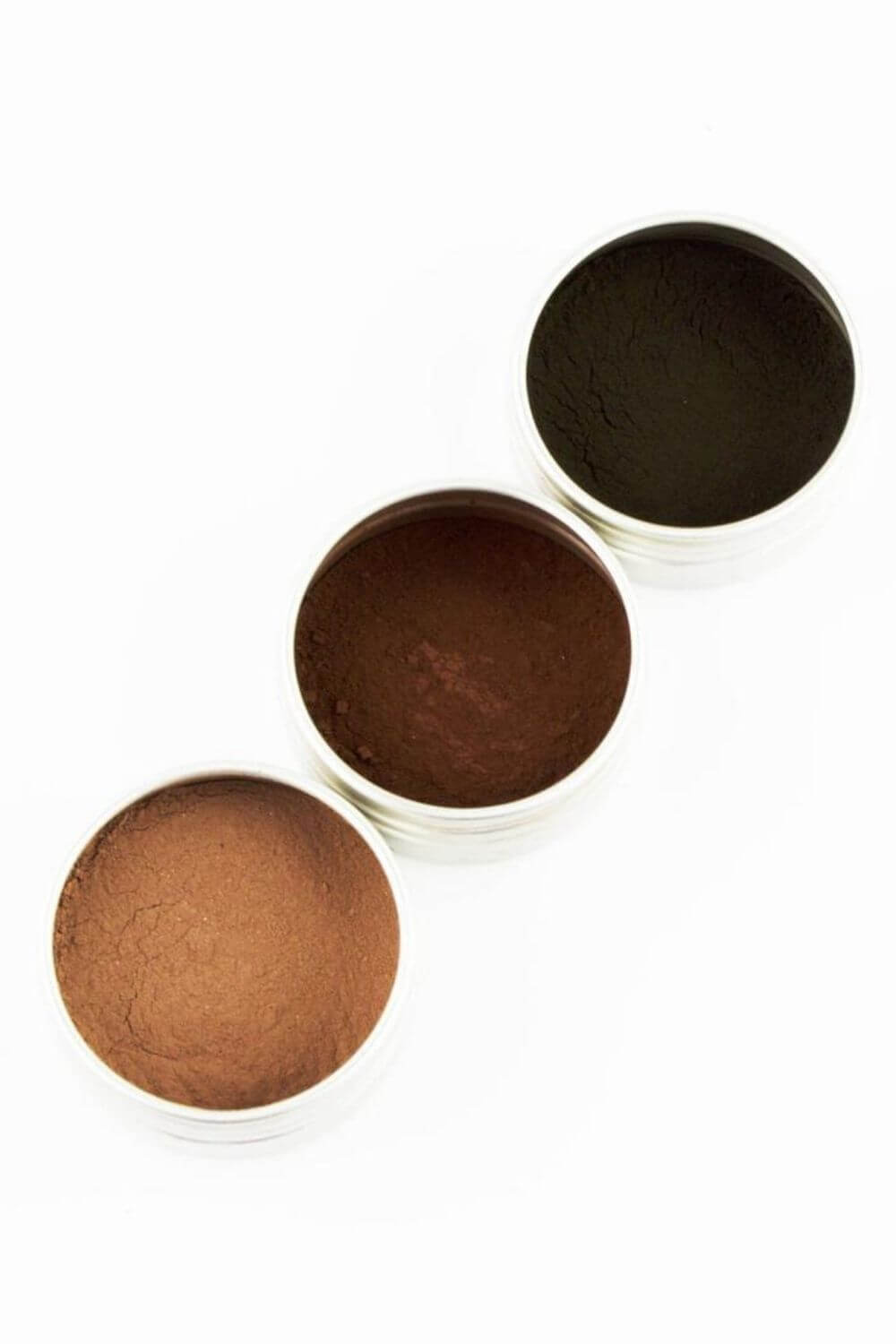 Finding zero waste makeup alternatives is no easy feat, because traditional containers are difficult (at best) to recycle, being often comprised of composite materials and components Image by Dirty Hippie Cosmetics #zerowastemakeup