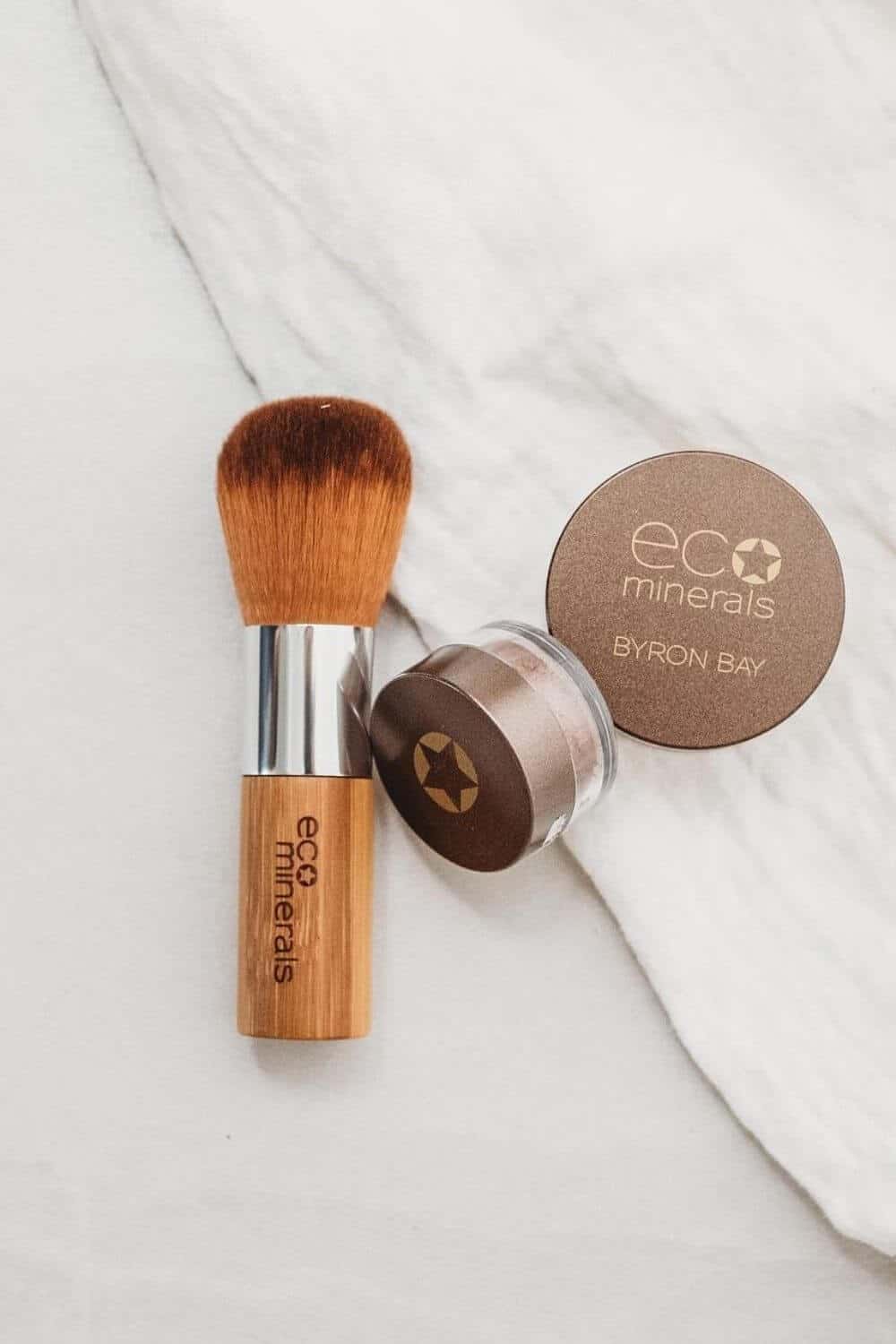 Finding zero waste makeup alternatives is no easy feat, because traditional containers are difficult (at best) to recycle, being often comprised of composite materials and components Image by Eco Minerals #zerowastemakeup