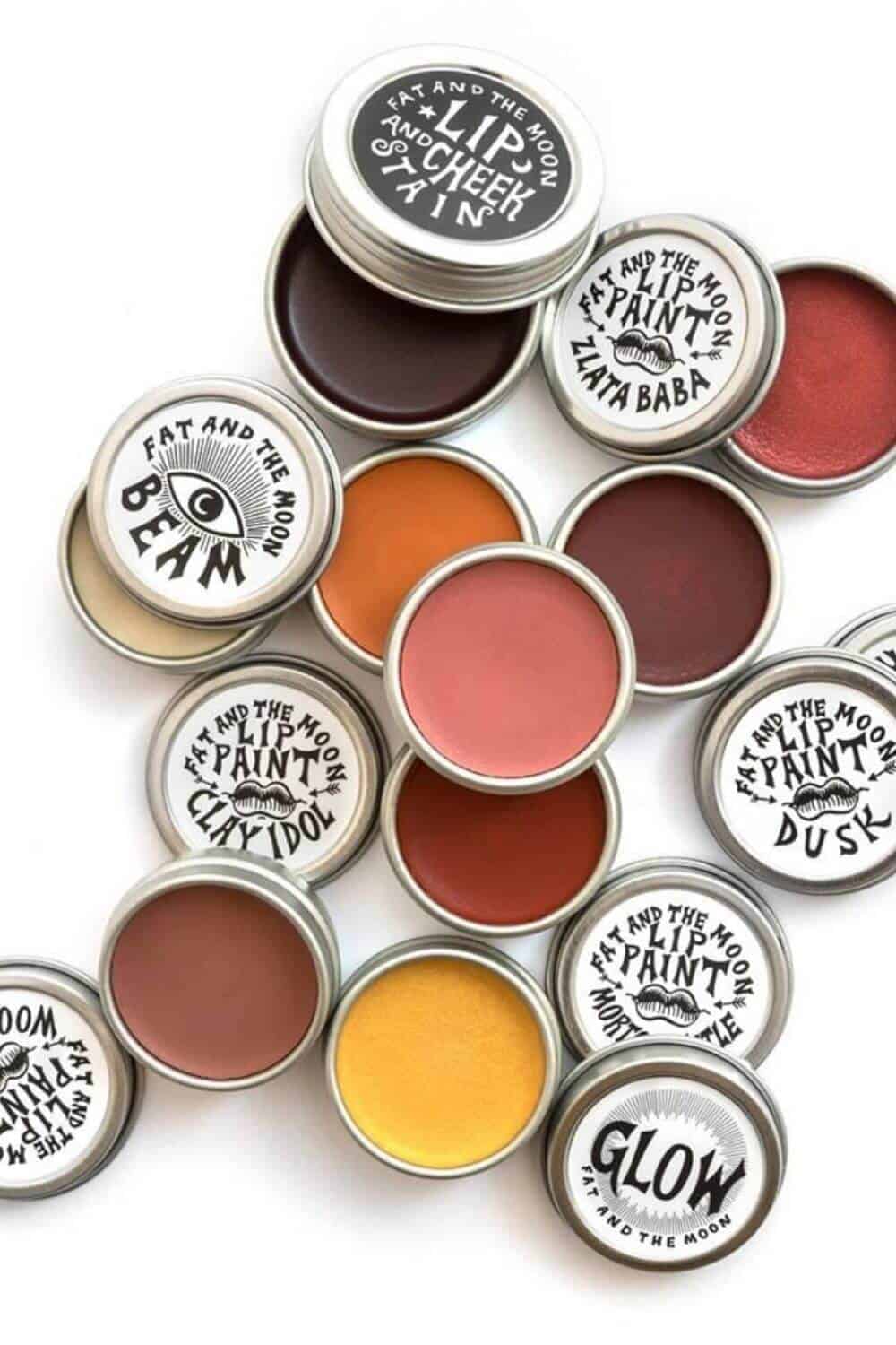 Finding zero waste makeup alternatives is no easy feat, because traditional containers are difficult (at best) to recycle, being often comprised of composite materials and components Image by Fat and the Moon #zerowastemakeup