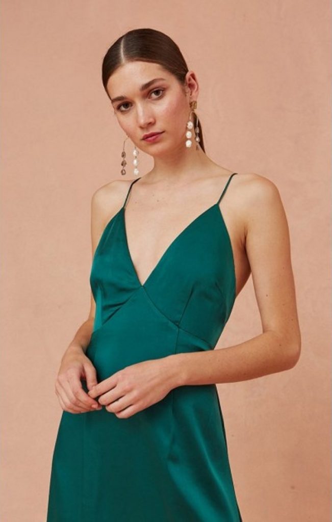 Say goodbye to having "nothing to wear". With clothing and dress rental online, you get the excitement of new clothes, while staying a minimalist consumer. Image by Hirestreet #fashionrental #sustainablefashion
