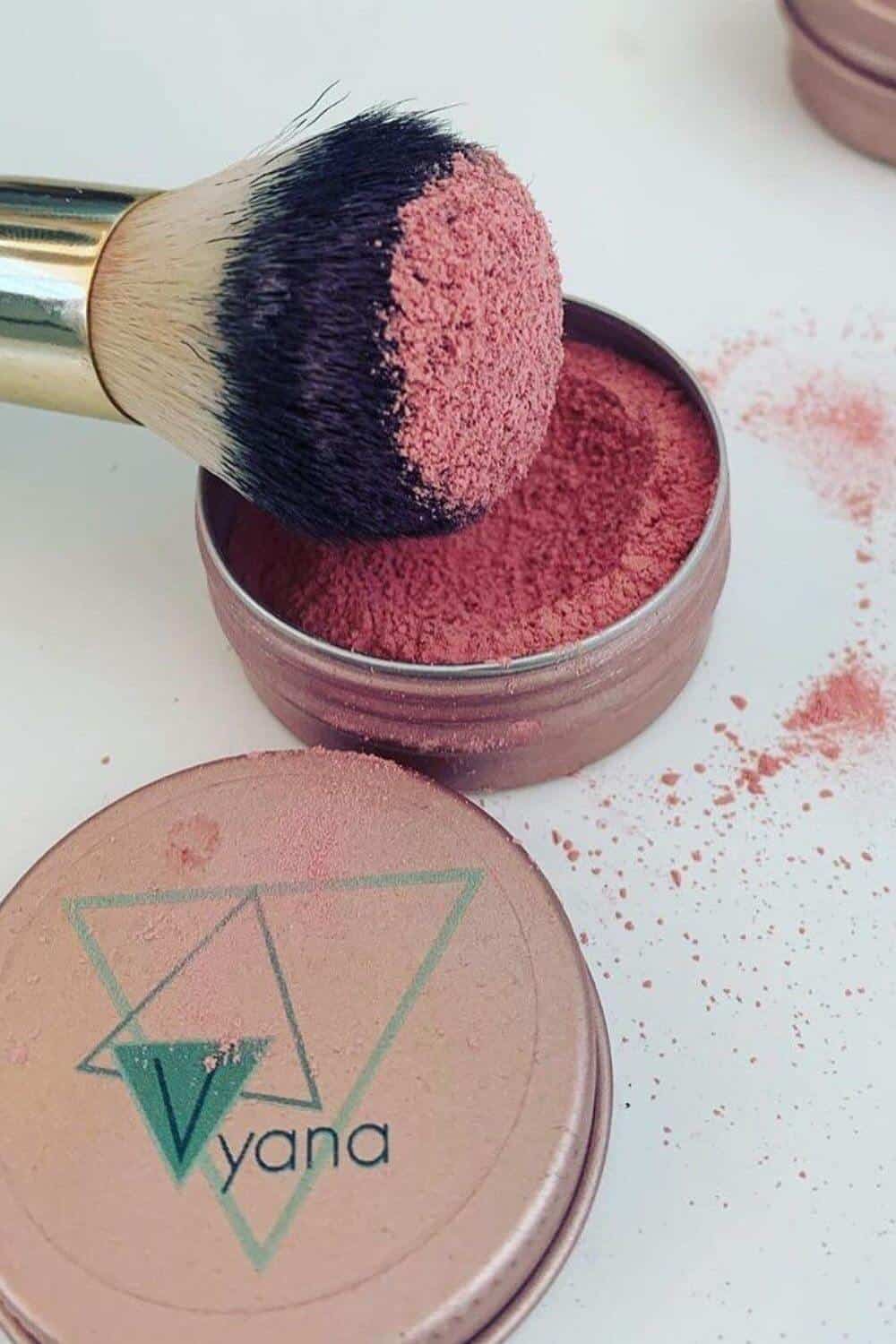 Finding zero waste makeup alternatives is no easy feat, because traditional containers are difficult (at best) to recycle, being often comprised of composite materials and components Image by Vyana Plant Beauty #zerowastemakeup