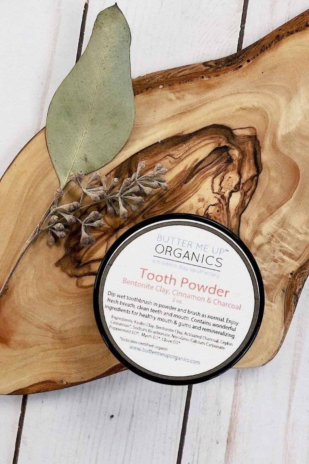 The whole idea of zero waste makes us smile, so we thought we’d take a moment to talk zero waste toothpaste Image by Butter Me Up Organics #zerowastetoothpaste #sustainablejungle