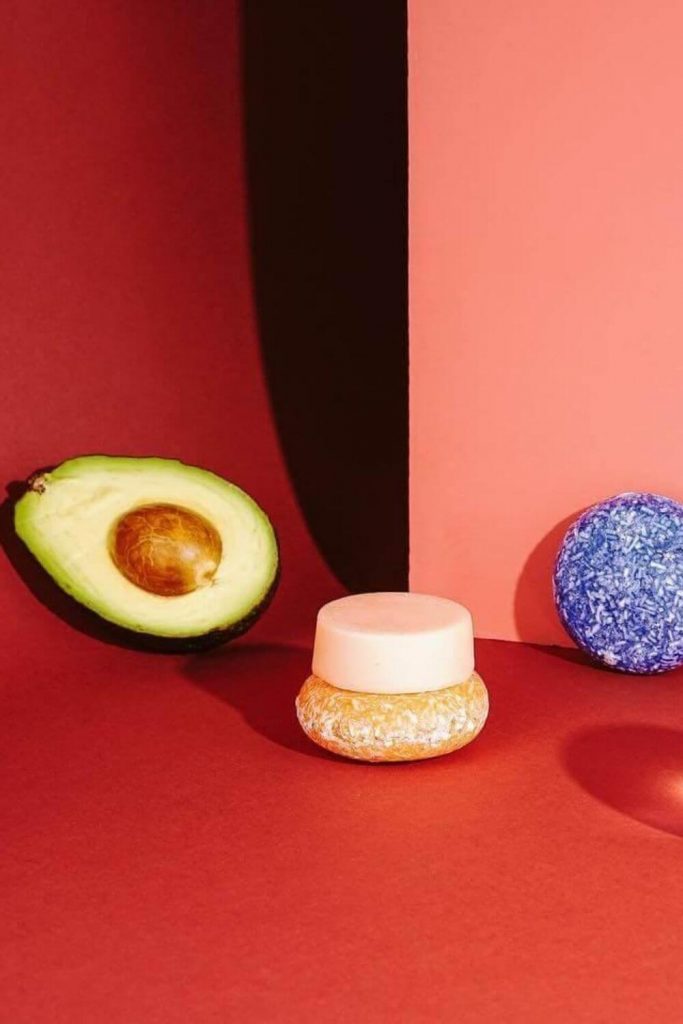 Switching to vegan and cruelty-free shampoo, conditioner, and other hair products is great but isn’t enough from an environmental perspective. Thankfully, there are now many zero waste shampoo and conditioners available. Image by EcoRoots #zerowasteshampoo #zerowasteconditioner #sustainablejungle