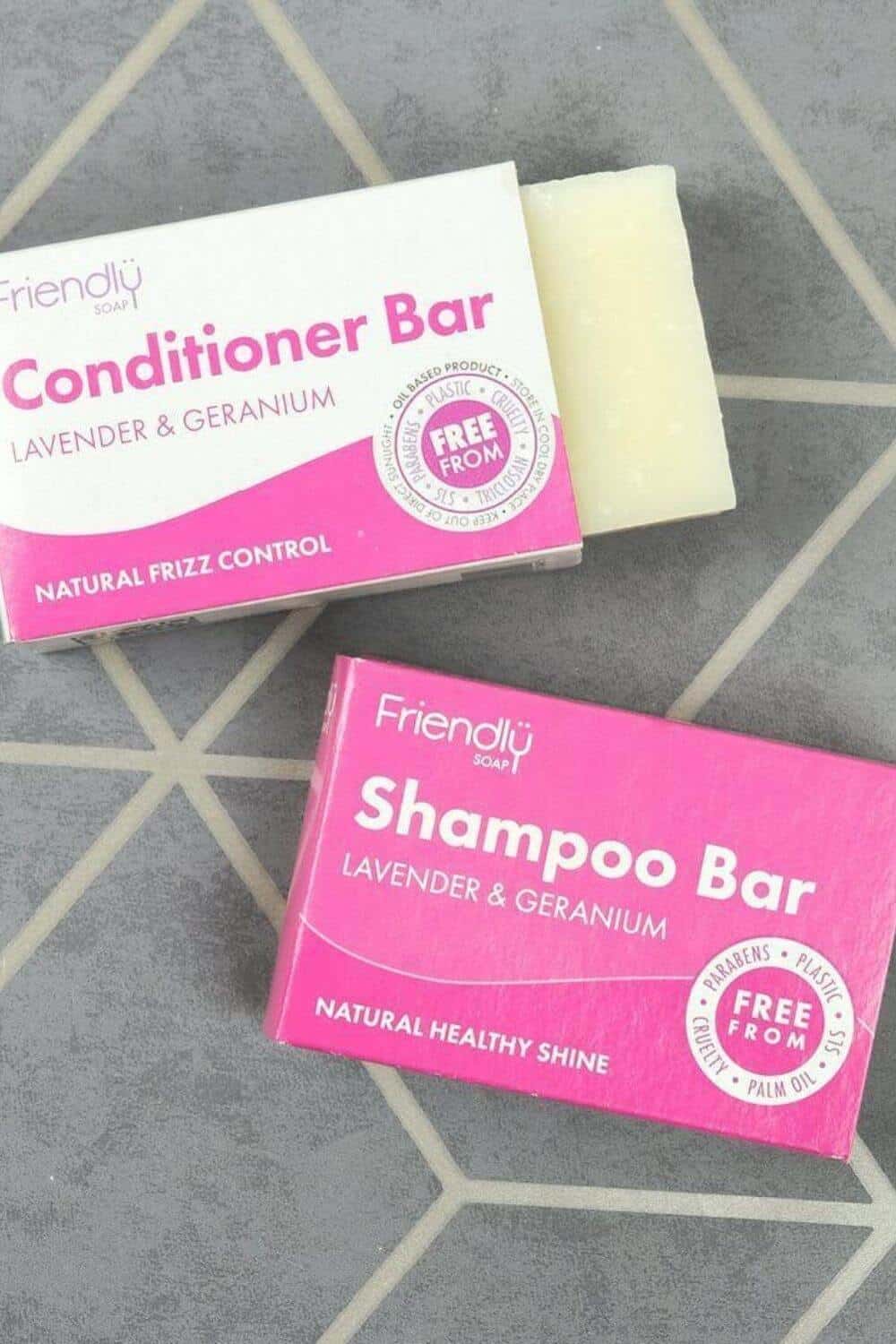 Switching to vegan and cruelty-free shampoo, conditioner, and other hair products is great but isn’t enough from an environmental perspective. Thankfully, there are now many zero waste shampoo and conditioners available. Image by Friendly Soap #zerowasteshampoo #zerowasteconditioner #sustainablejungle
