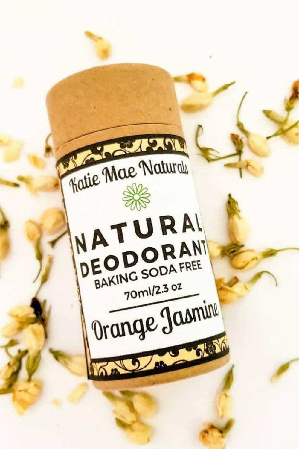 Looking for a zero waste deodorant alternative? Here's our list of options for stink-free sustainable pits Image by Katie Mae Naturals #zerowastedeodorant #sustainablejungle