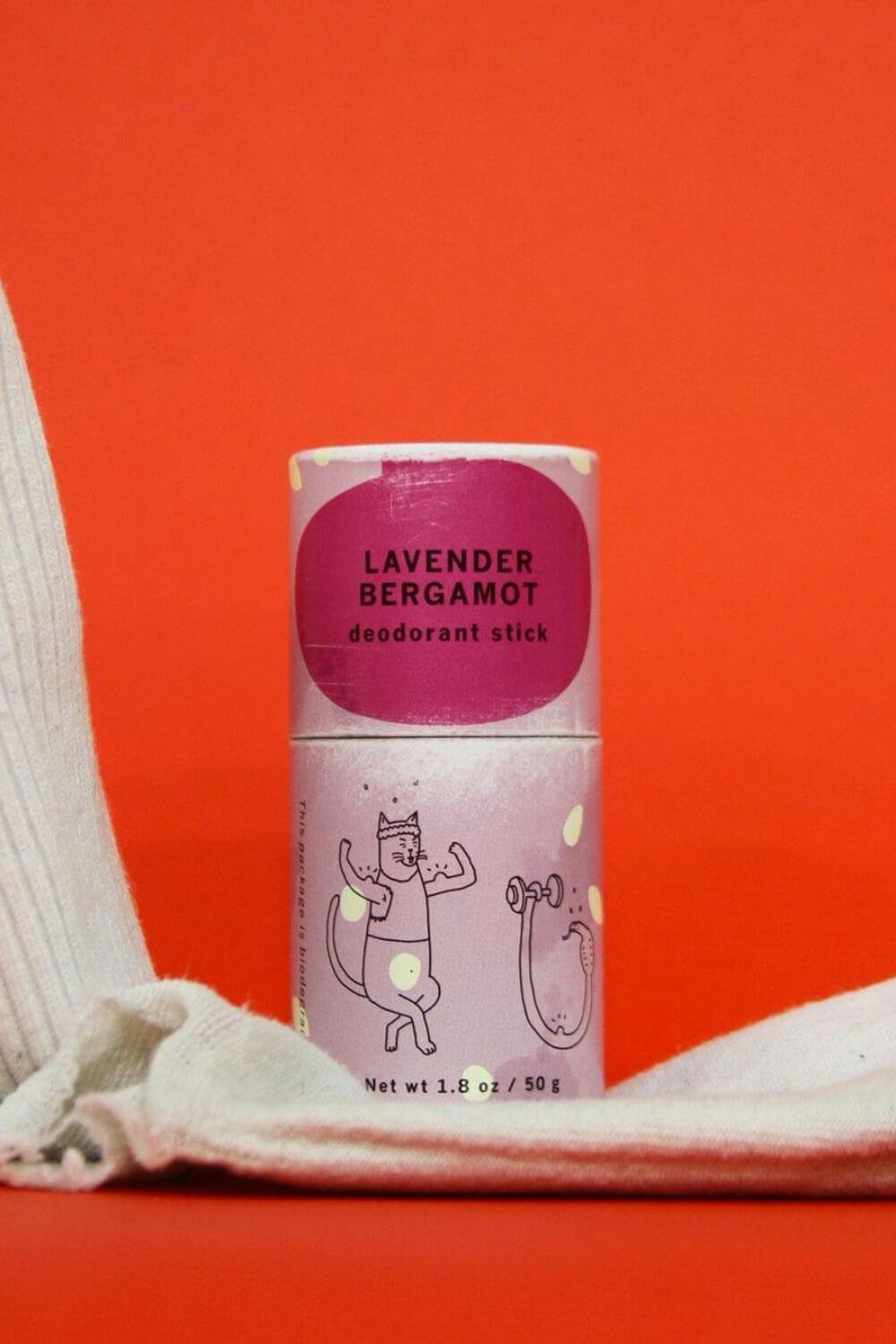 Looking for a zero waste deodorant alternative? Here's our list of options for stink-free sustainable pits Image by Meow Meow Tweet #zerowastedeodorant #sustainablejungle