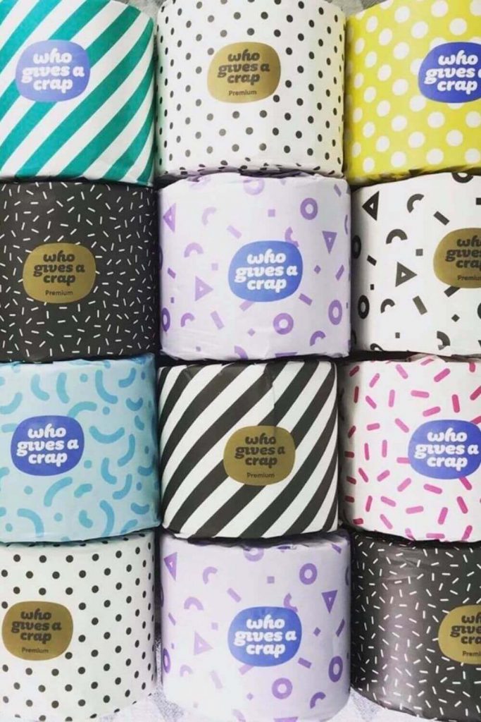 We’re going to get down and dirty and talk about sustainable butts and zero waste toilet paper. Believe it or not, there are more options than you might think! Image by Who Gives a Crap #zerowastetoiletpaper #ecofriendlytoiletpaper #sustainablejungle