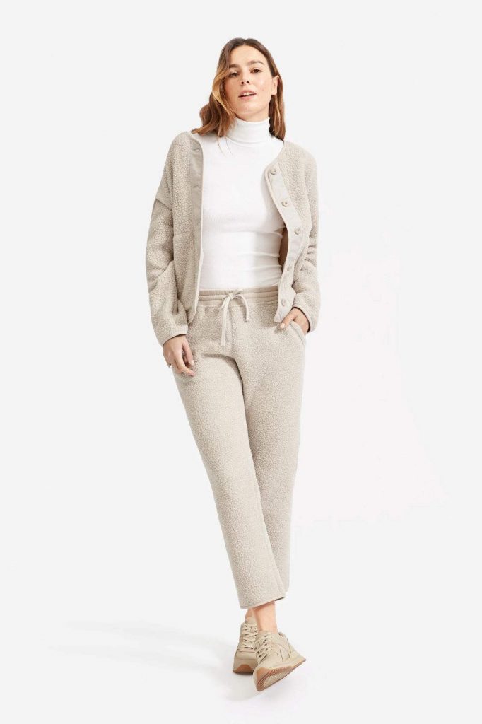 Whether you’re switching to a healthier lifestyle (because, yes, apparently some people actually sweat in eco friendly sweatpants) or you simply want something comfier. Image by Everlane #ecofriendlysweatpants #sustainablesweatpants #sustainablejungle