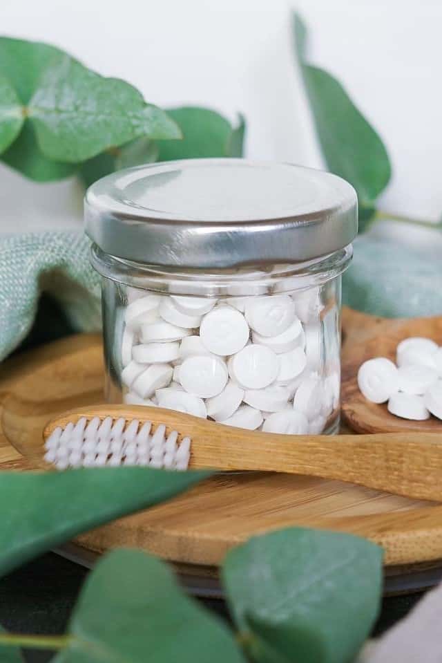 Toothpaste is probably the most regularly used body care product around which is why it was one of the first products we scrutinized for sustainable, cruelty free toothpaste alternatives... Image by Dentabs #crueltyfreetoothpaste #sustainablejungle