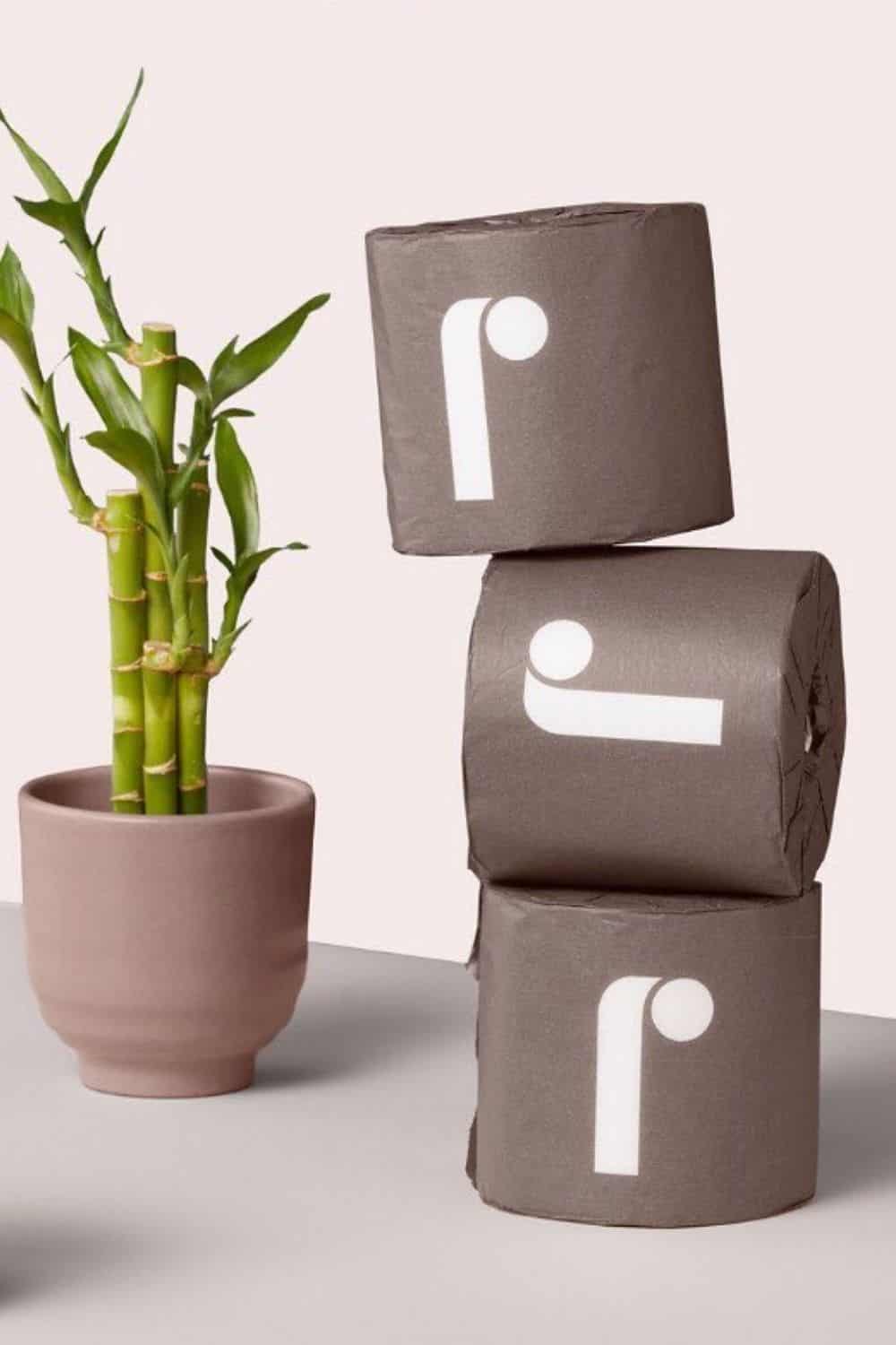 We’re going to get down and dirty and talk about sustainable butts and zero waste toilet paper. Believe it or not, there are more options than you might think! Image by Reel #zerowastetoiletpaper #ecofriendlytoiletpaper #sustainablejungle