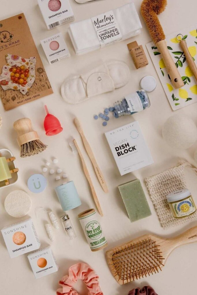 Thanks to a new wave of bulk stores online, we can order our favorite food, cleaning, beauty and body care products in a way that’s better for our planet and better for our pockets…right from the comfort of our home. Image by Zero Waste Store #bulkstoresonline #onlinebulkstores #bulkonlinestores #sustainablejungle