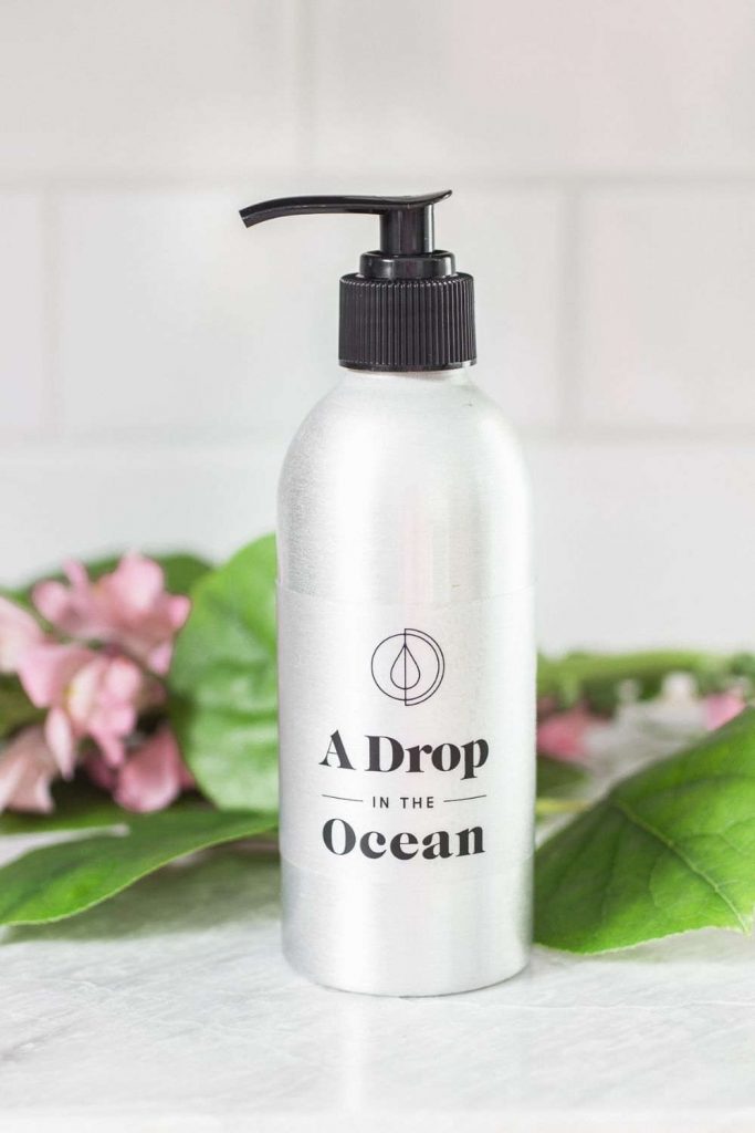Thanks to a new wave of bulk stores online, we can order our favorite food, cleaning, beauty and body care products in a way that’s better for our planet and better for our pockets…right from the comfort of our home. Image by A Drop In The Ocean #bulkstoresonline #onlinebulkstores #bulkonlinestores #sustainablejungle