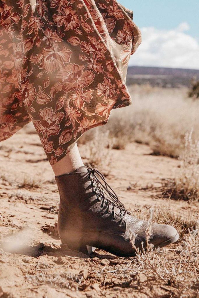 With winter approaching (depending on the hemisphere or the GoT season you’re watching), there’s no better time to start considering our (literal) environmental footprint and making eco friendly and ethical boots a winter wardrobe priority. Image by Christy Dawn #ethicalboots #ecofriendlyboots #sustainablejungle
