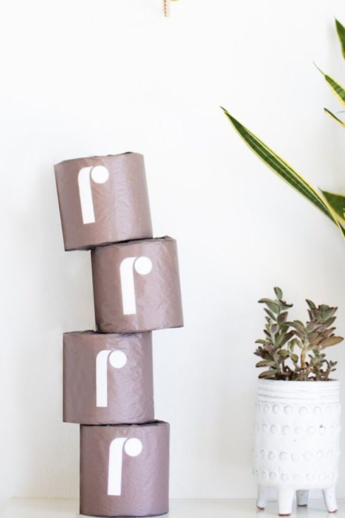 We’re going to get down and dirty and talk about sustainable butts and zero waste toilet paper. Believe it or not, there are more options than you might think! Image by Reel #zerowastetoiletpaper #ecofriendlytoiletpaper #sustainablejungle