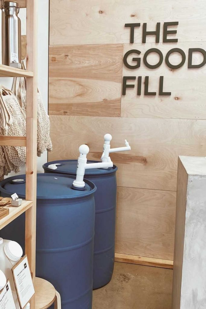 Thanks to a new wave of bulk stores online, we can order our favorite food, cleaning, beauty and body care products in a way that’s better for our planet and better for our pockets…right from the comfort of our home. Image by The Good Fill #bulkstoresonline #onlinebulkstores #bulkonlinestores #sustainablejungle
