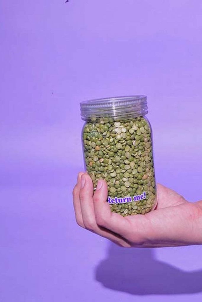Thanks to a new wave of bulk stores online, we can order our favorite food, cleaning, beauty and body care products in a way that’s better for our planet and better for our pockets…right from the comfort of our home. Image by The Wally Shop #bulkstoresonline #onlinebulkstores #bulkonlinestores #sustainablejungle