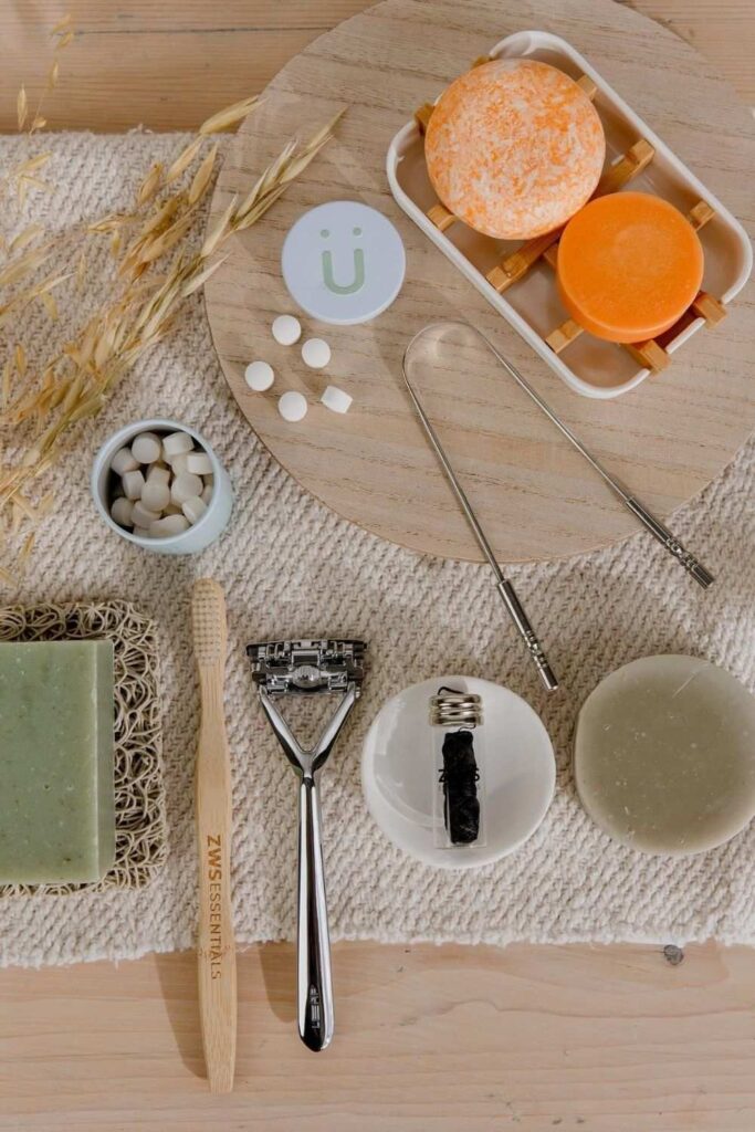 Thanks to a new wave of bulk stores online, we can order our favorite food, cleaning, beauty and body care products in a way that’s better for our planet and better for our pockets…right from the comfort of our home. Image by Zero Waste Store #bulkstoresonline #onlinebulkstores #bulkonlinestores #sustainablejungle