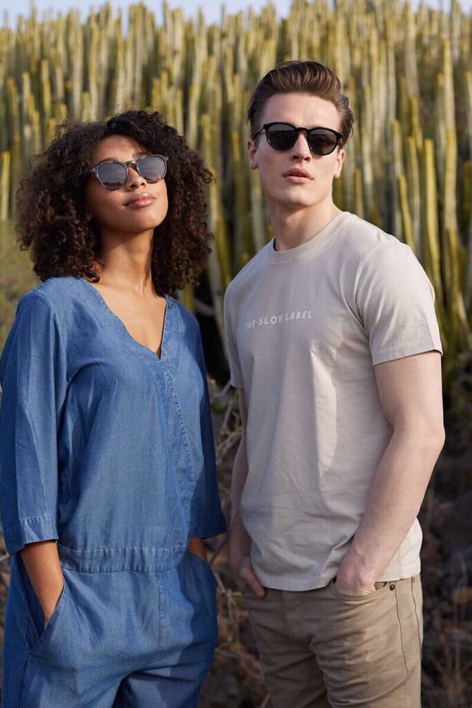 There’s no such thing as ethical fast fashion. If we’re not paying a fair amount for a garment, then someone somewhere is. Fortunately, you can still look great with these fast fashion alternatives.  Image by Ocelot Market #fastfashionalternatives #alternativestofastfashion #sustainablejungle