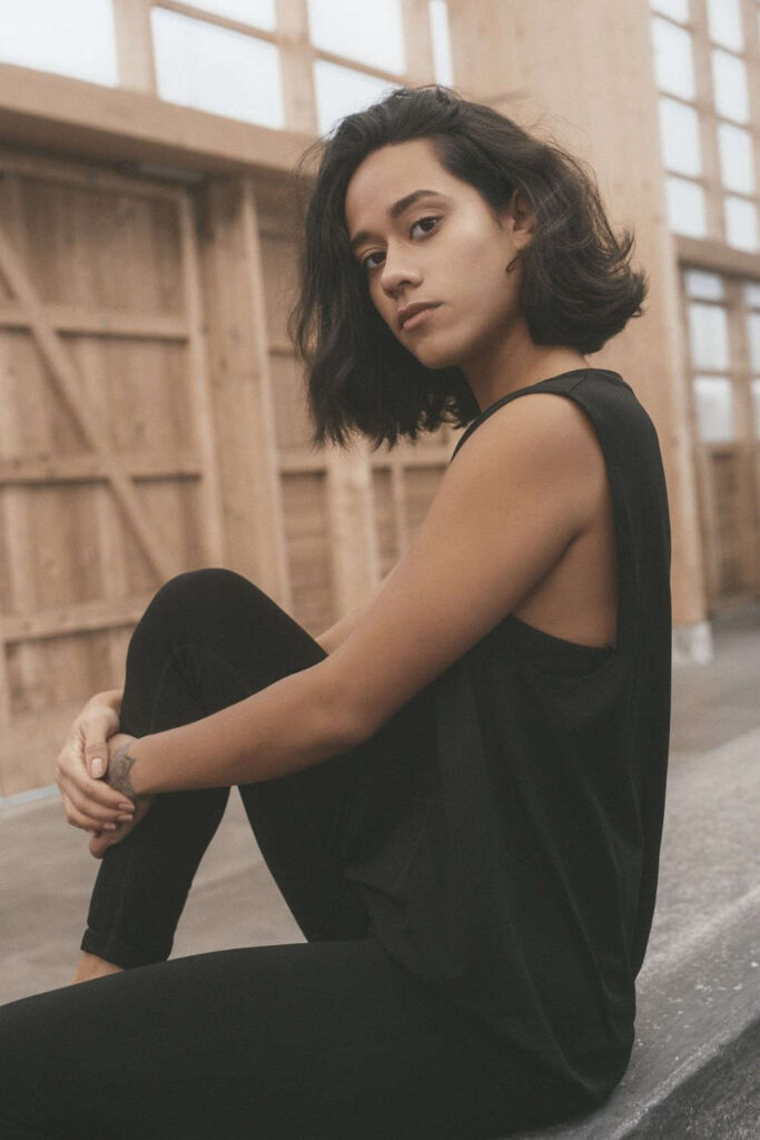 There’s no such thing as ethical fast fashion. If we’re not paying a fair amount for a garment, then someone somewhere is. Fortunately, you can still look great with these fast fashion alternatives.  Image by Organic Basics #fastfashionalternatives #alternativestofastfashion #sustainablejungle
