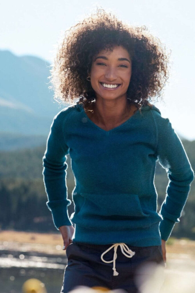 There’s no such thing as ethical fast fashion. If we’re not paying a fair amount for a garment, then someone somewhere is. Fortunately, you can still look great with these fast fashion alternatives.  Image by Pact #fastfashionalternatives #alternativestofastfashion #sustainablejungle