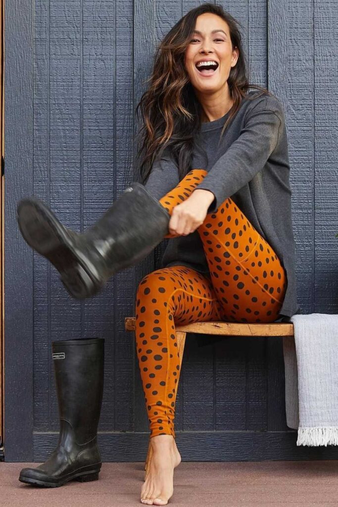 There’s no such thing as ethical fast fashion. If we’re not paying a fair amount for a garment, then someone somewhere is. Fortunately, you can still look great with these fast fashion alternatives.  Image by Pact #fastfashionalternatives #alternativestofastfashion #sustainablejungle