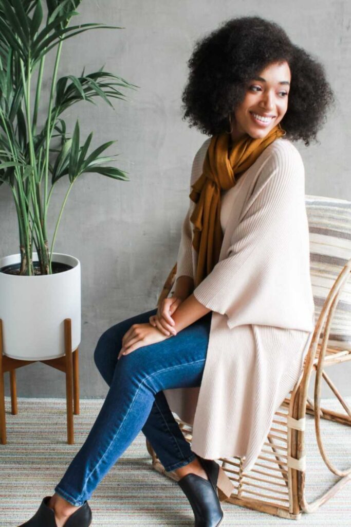 There’s no such thing as ethical fast fashion. If we’re not paying a fair amount for a garment, then someone somewhere is. Fortunately, you can still look great with these fast fashion alternatives.  Image by EcoVibe Apparel #fastfashionalternatives #alternativestofastfashion #sustainablejungle
