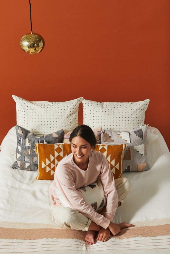 Affordable linen sheets may sound the stuff of dreams but they’re easier to come by than you would assume. Image by Made Trade #affordablelinensheets #budgetlinensheets #sustainablejungle