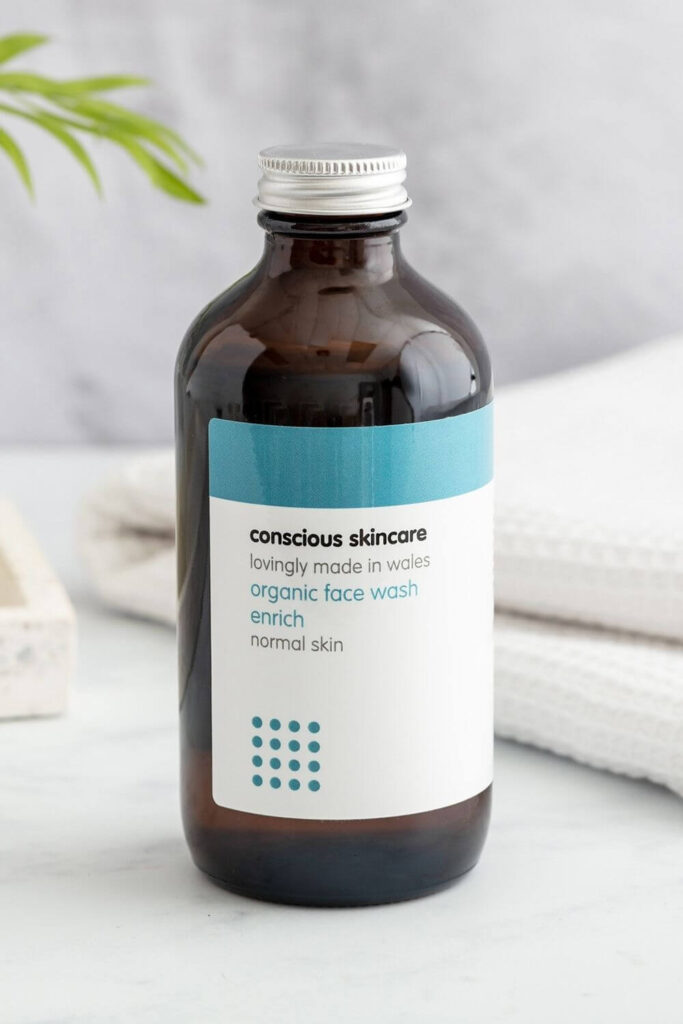 Natural and organic face wash is the skin superhero here and a critical component of any organic skincare routine. Here are the sustainable face wash brands we think will leave your pores (and the planet) feeling their most clean Image by Conscious Skincare #sustainablefacewash #ecofriendlyfacewash #organicfacewash #naturalfacewash #sustainablejungle