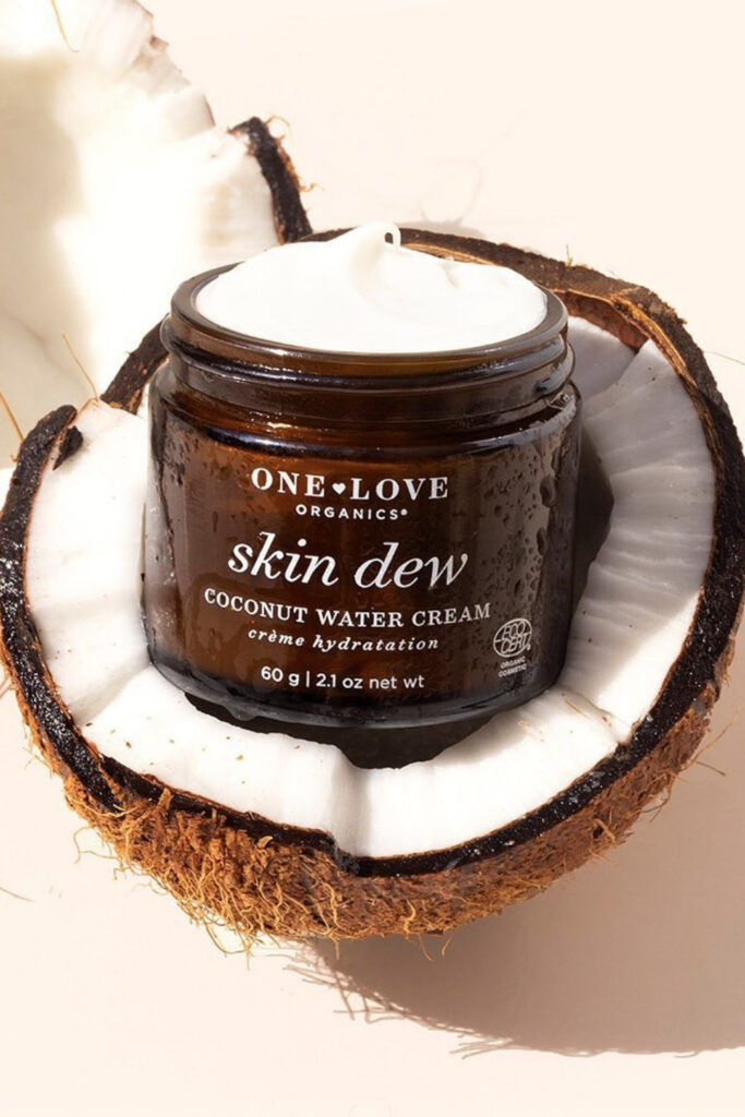 There should be (almost) no difference between what we put on our bodies and what we put in them. Which is why we’re here to enrich your skin with a collection of the best organic face moisturizers. Image by One Love Organics #bestorganicfacemoisturizers #organicfacemoisturizer #bestnaturalfacemoisturizers #sustainablejungle