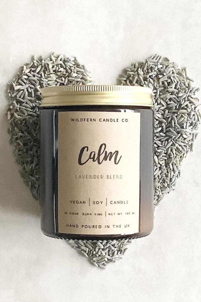 The advantages of sustainable candles are many. They’re better for our homes, better for our families, better for our lungs, and better for our planet. Not to mention better for our nerves… and isn’t that what candles are all about? Image by Wildfern Candle Co #sustainablecandles #sustainablejungle