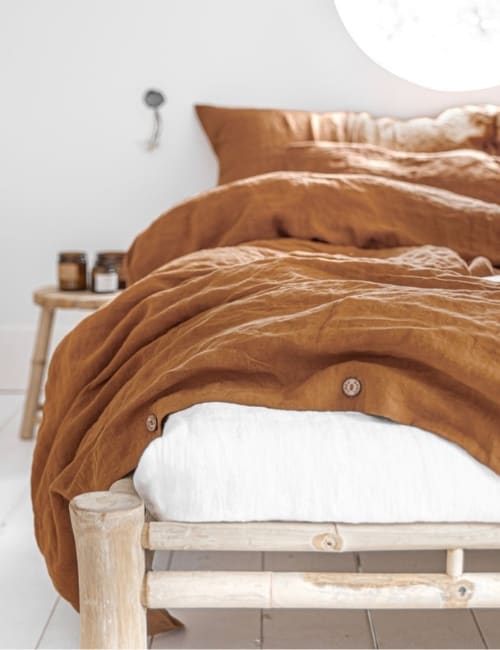 9 Affordable Linen Sheets For More Sustainable Slumber Images by MagicLinen #linensheets #affordablelinensheets #linenbedding #flaxlinensheets #cheaplinenbedding #linenbedhseets #sustainablejungle