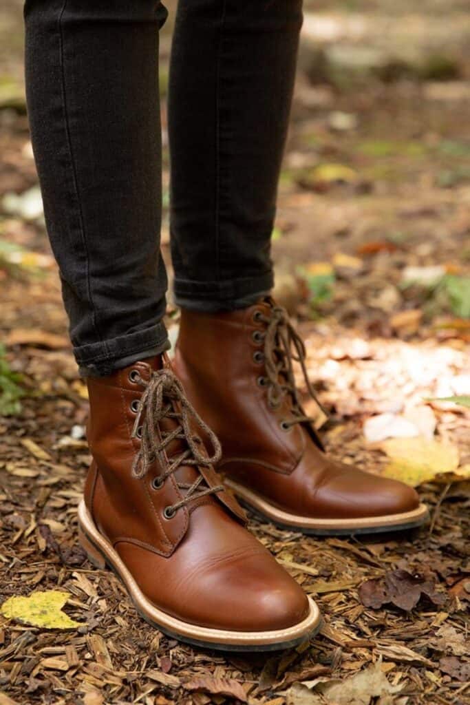 Living sustainably means taking it one step at a time, literally. But in a world where traditional footwear is anything but, you may be wondering, which are the ethical shoe brands? Image by Nisolo #ethicalshoebrands #sustainableshoebrands #sustainablejungle