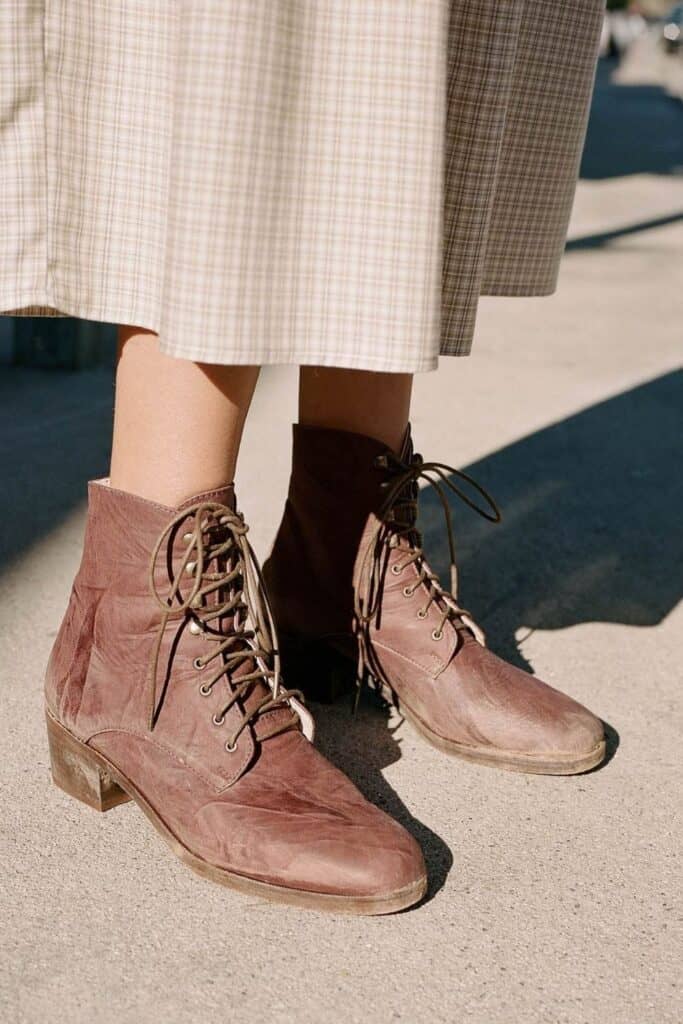 Living sustainably means taking it one step at a time, literally. But in a world where traditional footwear is anything but, you may be wondering, which are the ethical shoe brands? Image by Christy Brown #ethicalshoebrands #sustainableshoebrands #sustainablejungle