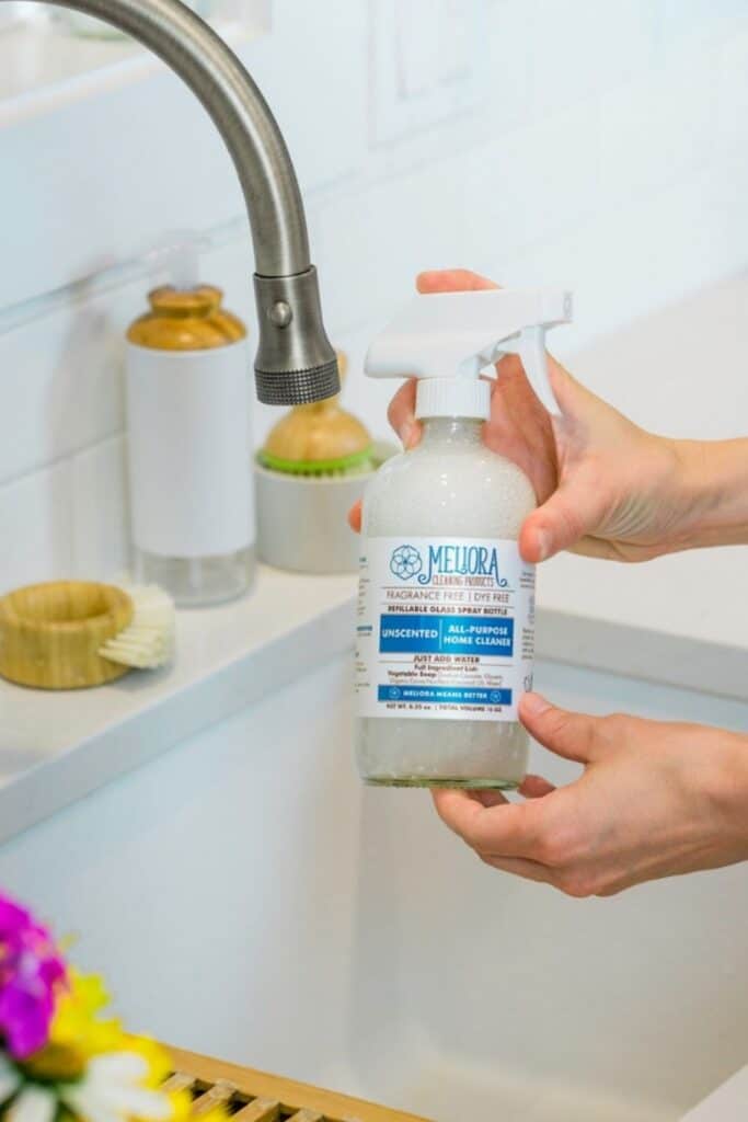 Conventional cleaning products may bring instant shine, but they ironically contribute to toxic waste and plastic pollution. Which is why it’s critical to use truly  eco friendly cleaning products. Image by Meliora #ecofriendlycleaningproducts #naturalcleaningproducts #sustainablejungle