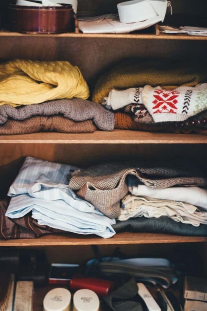 In need of a closet purge? Tired of a worn-out wardrobe? At some point, we’re faced with the question of what to do with old clothes. Image by Annie Spratt on Unsplash #whattodowitholdclothes #sustainablejungle