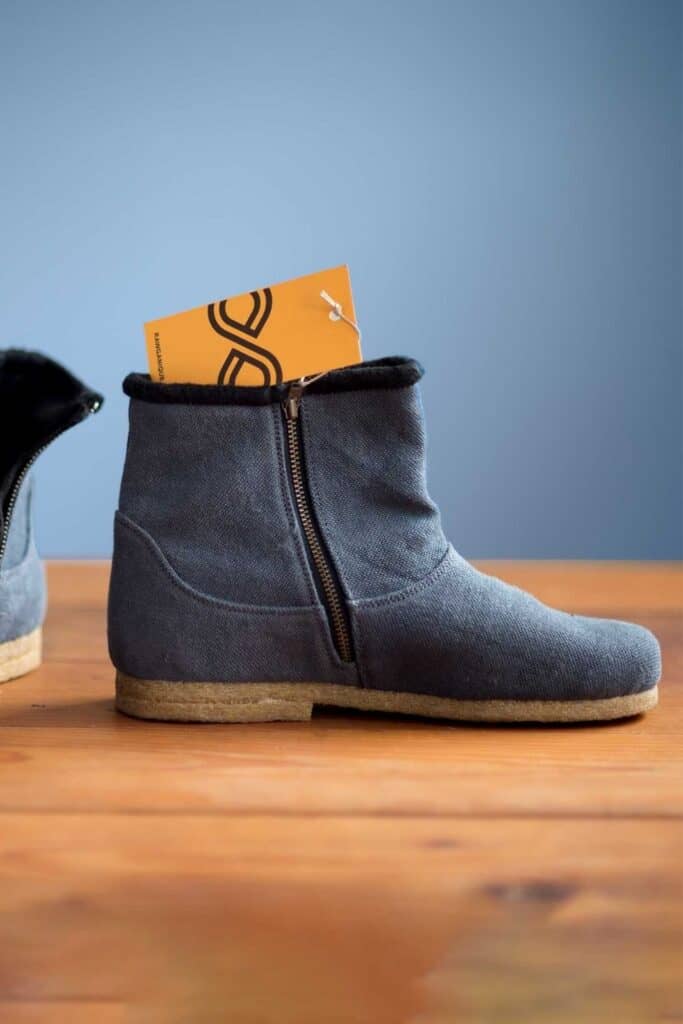 Living sustainably means taking it one step at a time, literally. But in a world where traditional footwear is anything but, you may be wondering, which are the ethical shoe brands? Image by Rawganique #ethicalshoebrands #sustainableshoebrands #sustainablejungle
