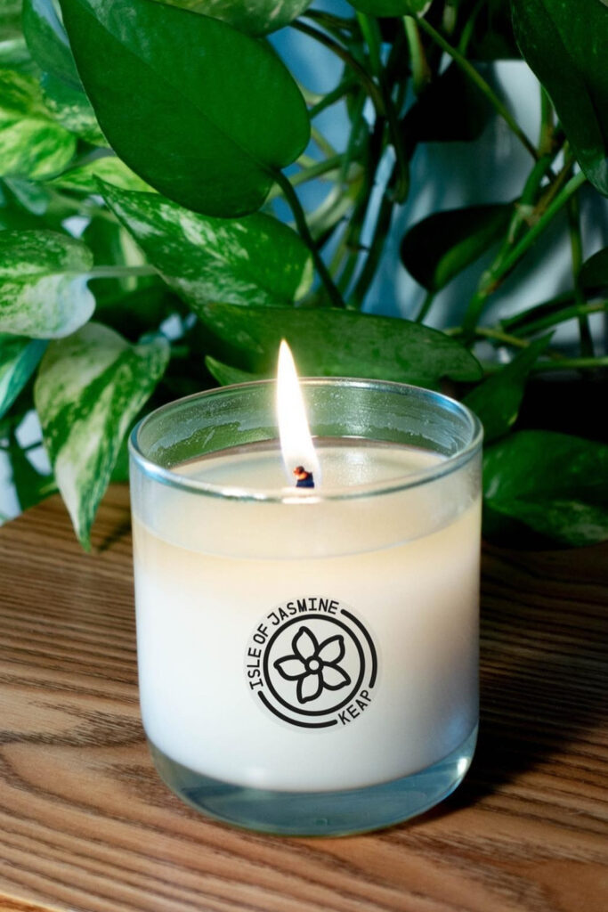 The advantages of sustainable candles are many. They’re better for our homes, better for our families, better for our lungs, and better for our planet. Not to mention better for our nerves… and isn’t that what candles are all about? Image by Keap Candles #sustainablecandles #ecofriendlycandles #sustainablejungle