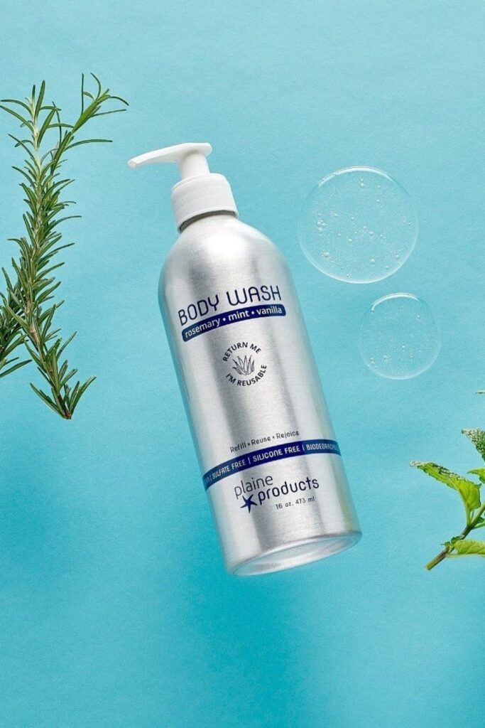 Most beauty brands sell chemically-laden body washes you wouldn’t use on your dog. Fortunately for peace of mind and a truly clean shower, there are several natural and organic body wash options available. Image by Plaine Products #organicbodywash #naturalbodywash #sustainablebodywash #sustainablejungle