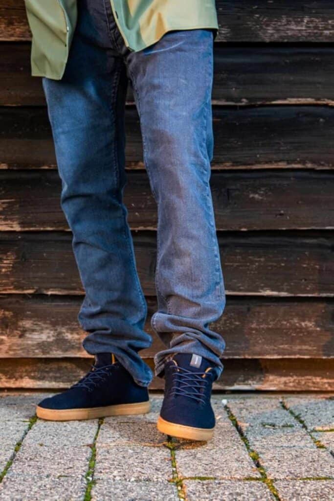 Living sustainably means taking it one step at a time, literally. But in a world where traditional footwear is anything but, you may be wondering, which are the ethical shoe brands? Image by Baabuk #ethicalshoebrands #sustainableshoebrands #sustainablejungle
