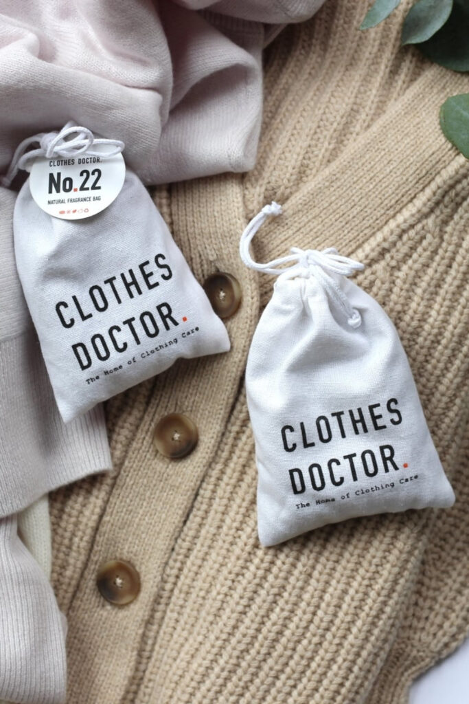 In need of a closet purge? Tired of a worn-out wardrobe? At some point, we’re faced with the question of what to do with old clothes.  Image by Clothes Doctor #whattodowitholdclothes #sustainablejungle