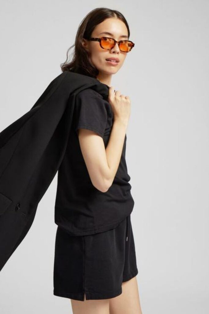 Wearing clothes made with natural materials is great and all, but wearing organic clothing made with natural materials is even better Image by Colorful Standard #organicclothing #sustainablejungle