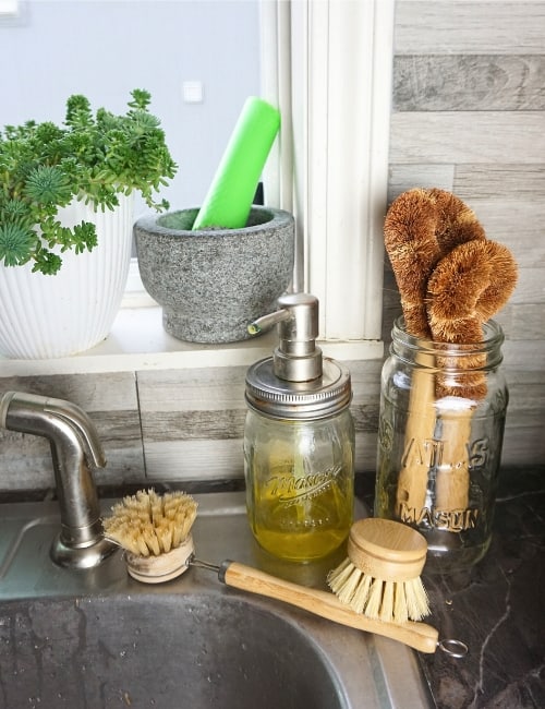 9 Best Eco-Friendly Cleaning Products That Won’t Dirty Our Planet Image by Sustainable Jungle #ecofriendlycleaningproducts #ecofriendlycleaners #bestecofriendlycleaningproducts #biodegradablecleaningproducts #ecofriendlyhousecleaners #biodegradablecleaners #sustainablejungle